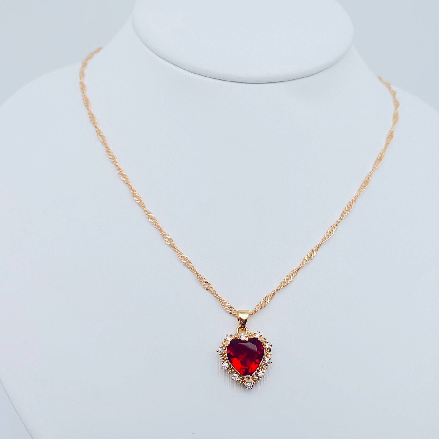 Heart-shaped Pendant Necklace Inlaid Cubic Zirconium