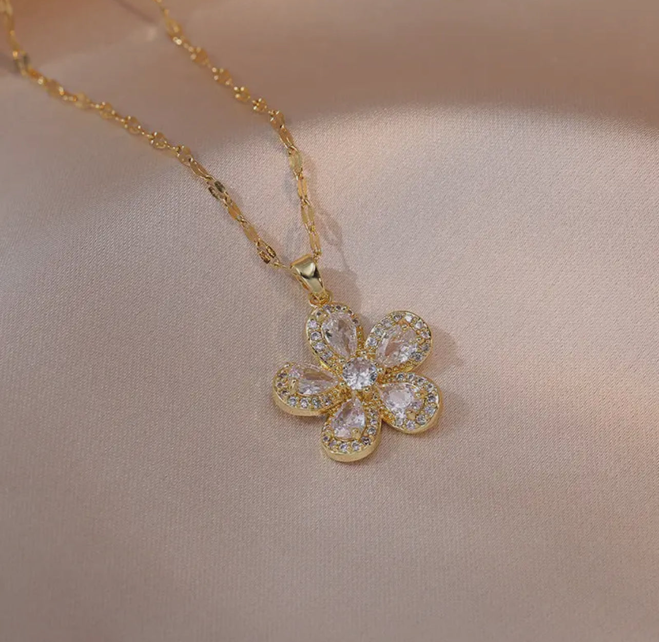 Flower Pendent Necklace